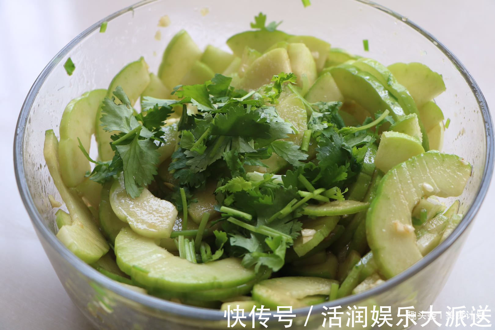清热解毒|夏天别只知道凉拌黄瓜,比黄瓜更脆爽的凉拌菜,多吃清热解毒!