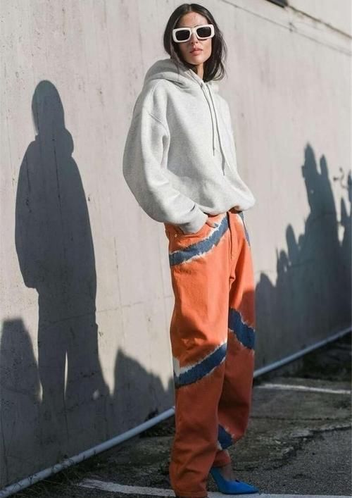 早春不建议单穿卫衣，换个穿法会更美更时髦，值得借鉴