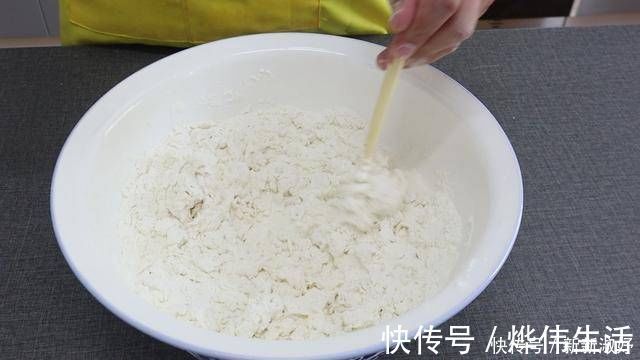 外婆用了40年烙饼做法，柔软多层，凉了不发硬，学会给家人露一手