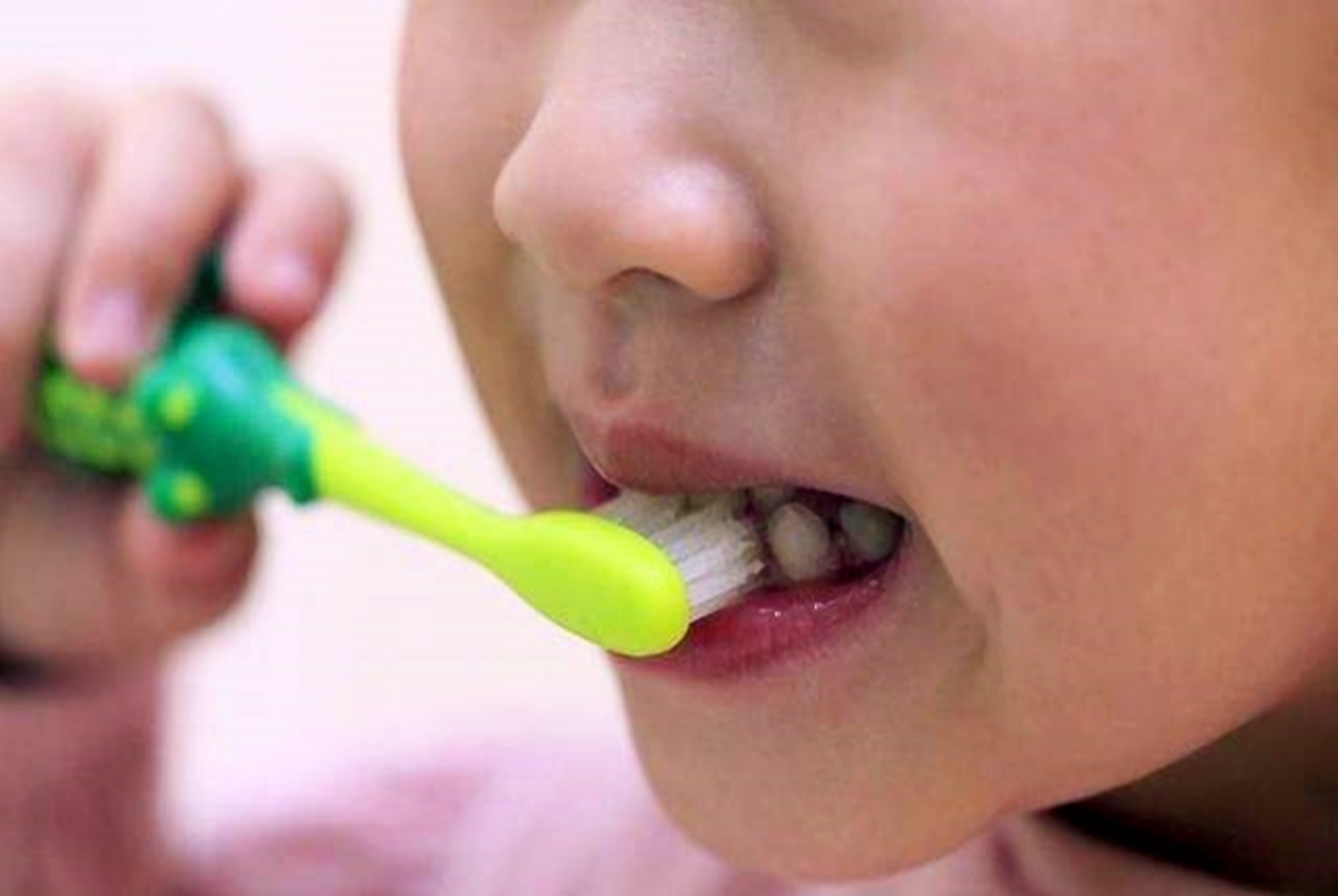 家长|好不容易等到宝宝换牙期,新牙却长歪了医生家长无知惹得锅