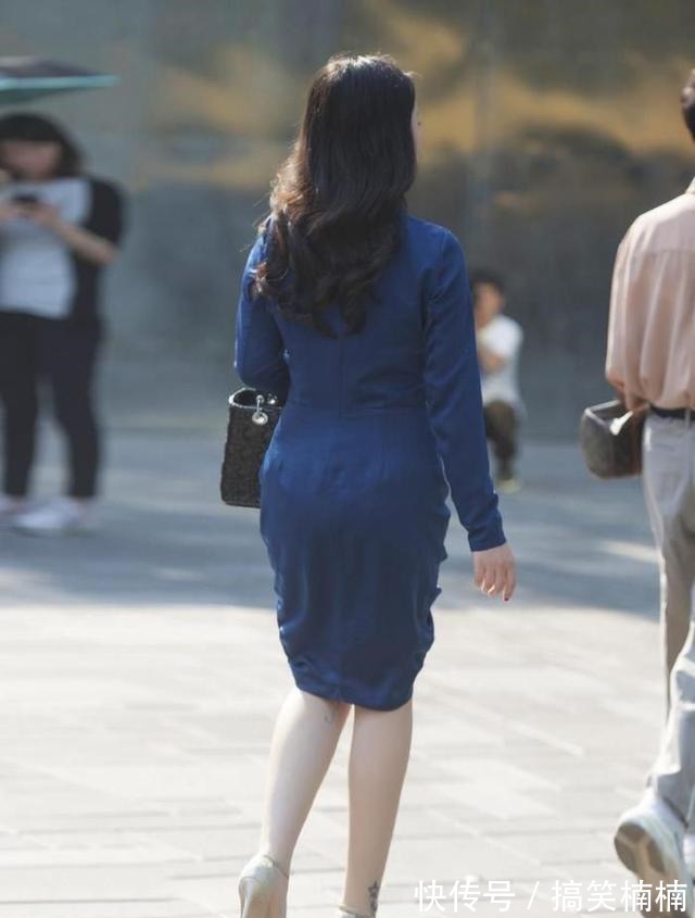 宝蓝色 小姐姐宝蓝色及膝裙,彰显高贵美,更有气质!