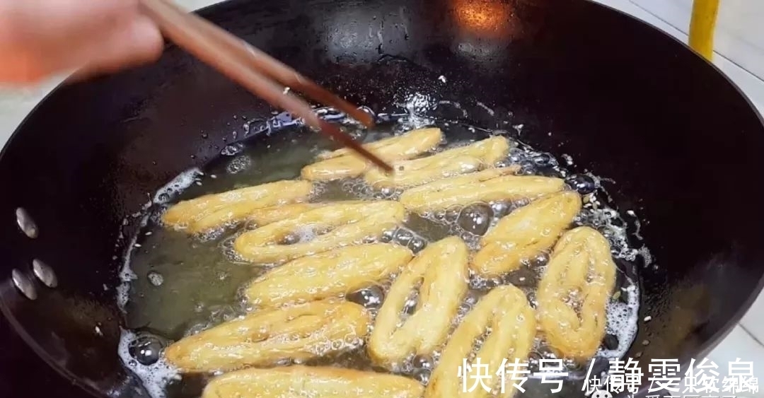 面团|以后面粉就这么做，加2个鸡蛋，不烙饼不蒸馍，香甜酥脆上桌秒光