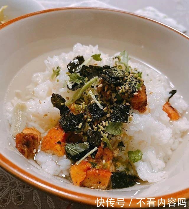 日本喜爱的治愈系美食,是一碗热气腾腾的茶泡饭