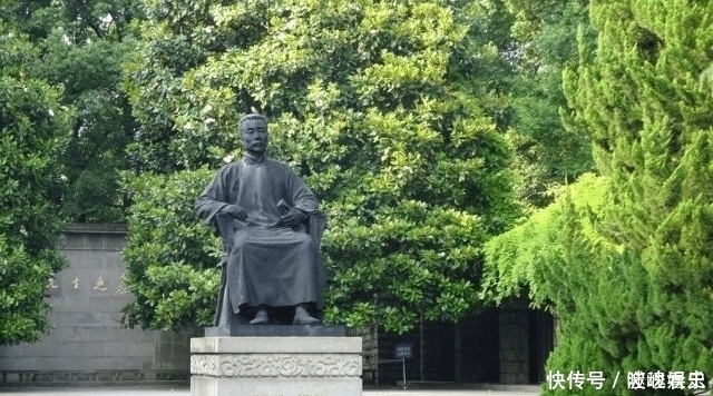 鲁迅葬礼老照片国母主持葬礼,16位大佬来抬棺,送行队伍几十里