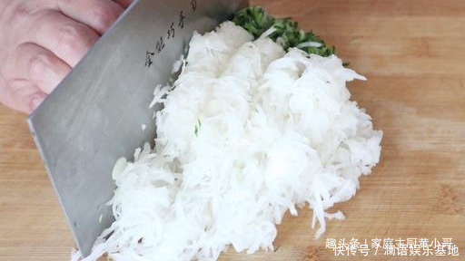 白萝卜|做萝卜丸子时，加淀粉就错大了，大厨教你正确做法，味道格外香