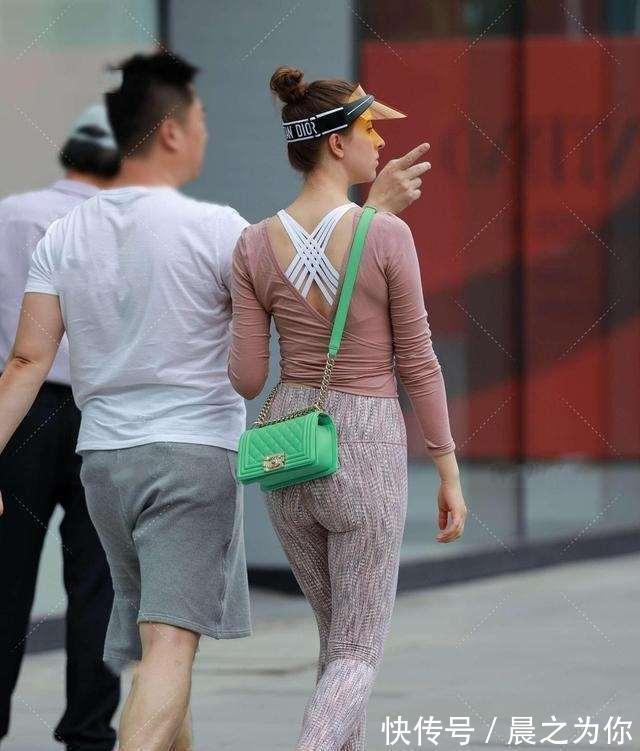 减龄 体态苗条的瑜伽裤美女,选定文雅减龄的样式,文雅浪漫