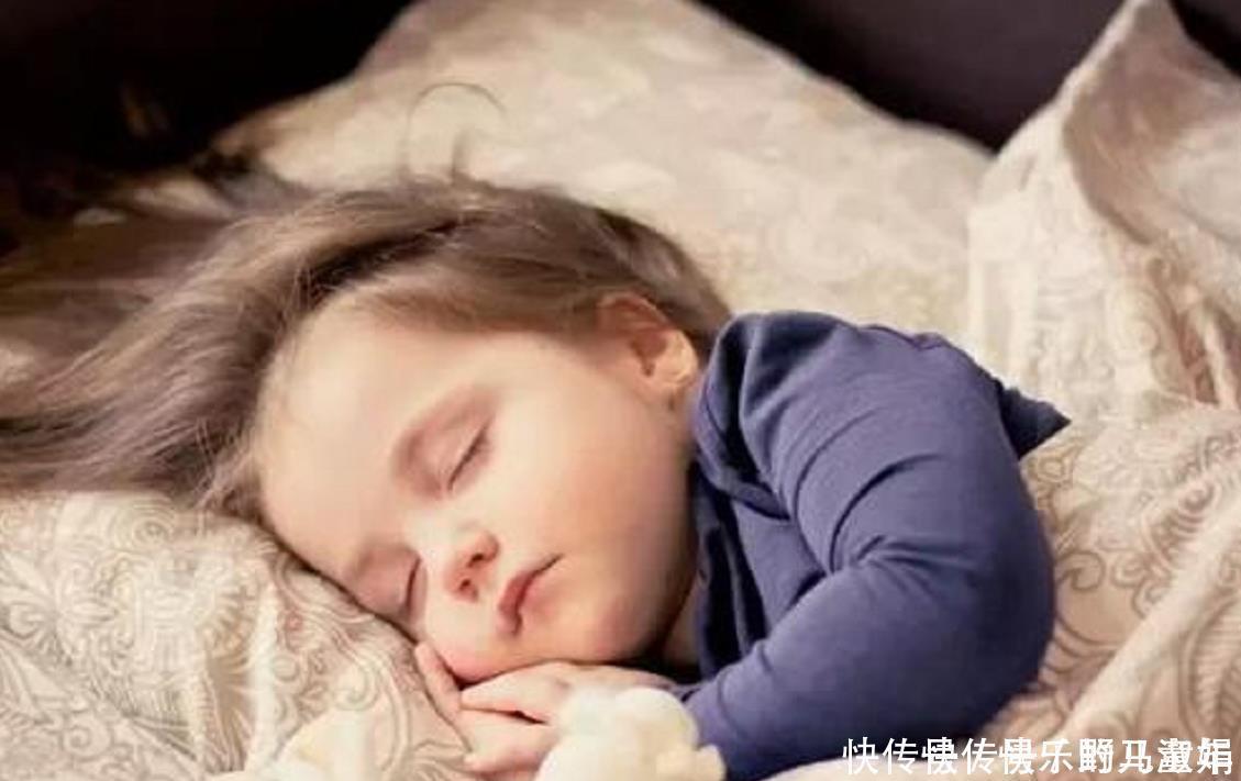 孩子|“我孩子都没睡,你睡什么?”,爸爸深夜责问老师,家长群炸了锅