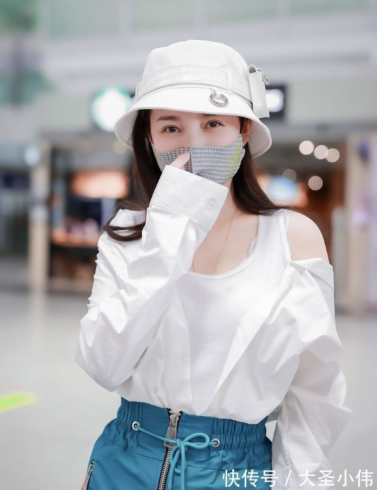 阔腿裤|美女街拍：在选择连衣裙的时候，需要兼顾扬长避短，才算是一次合格的穿搭