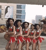 |搞笑GIF：我想知道他们到底看见了什么？把哥俩吓成这样！