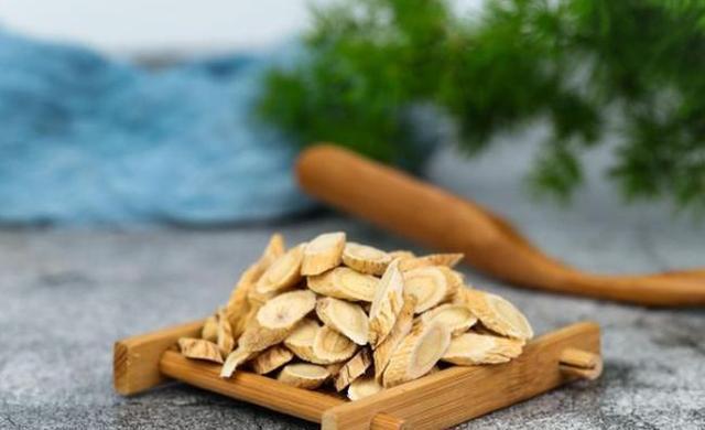 人体|喝黄芪泡水好处多,提醒:这3种人最好不要喝黄芪泡水,了解下