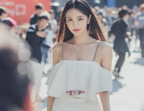 意志力|韩国“九头身模特”空降部队,身材过于完美,无意间撩到兵哥哥