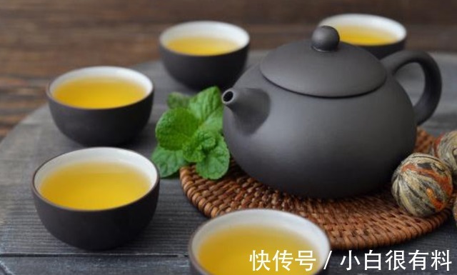 喝茶|喝白开水的人与长期喝茶的人相比，哪个更健康？