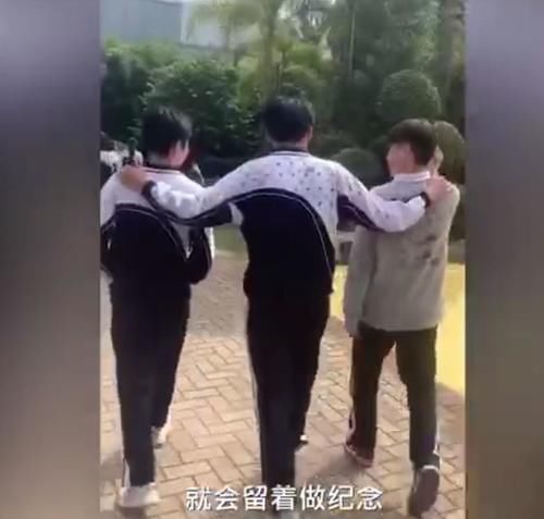 深圳学生手绘改造“联名款”校服！网友：老师正在赶来的路上