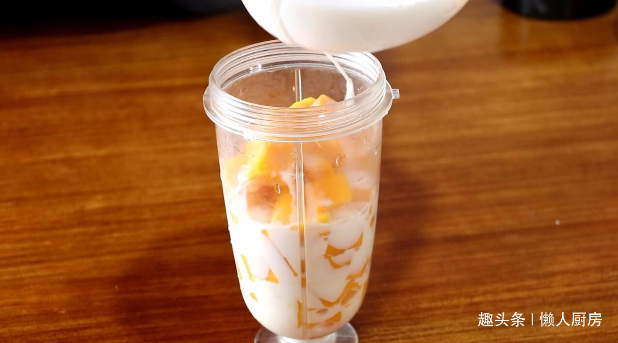 不用烤箱,教你做慕斯蛋糕,口感细腻丝滑,入口即化,好吃不上火