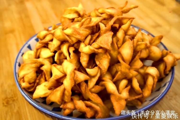 孩子爱吃此面食,方法简单味道好,一出锅满屋飘香,两盘不够吃