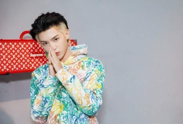 雷霆战将|芒果强捧黄明昊:《快本》镜头超吴昕,再上《名侦》刷脸洗白