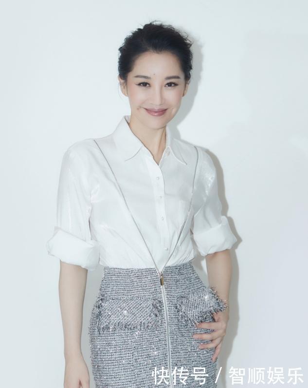 换掉“不合适”的发际线，普通女生也能轻松变美，显年轻也更耐看