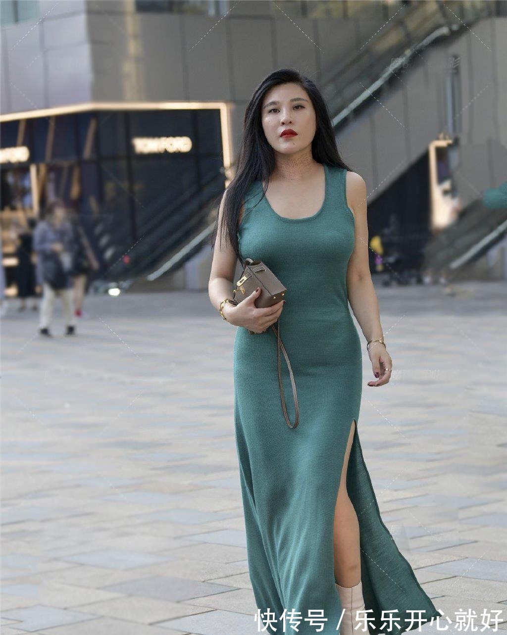 修身长裙 夏季穿搭裙装,尝试下修身长裙,清新显瘦又显成熟气息,美丽耐看!