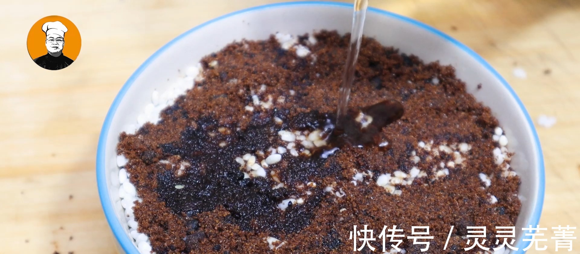 秘制红糖糯米饭，加上几种配料，香甜软糯，挑食的孩子也爱吃！