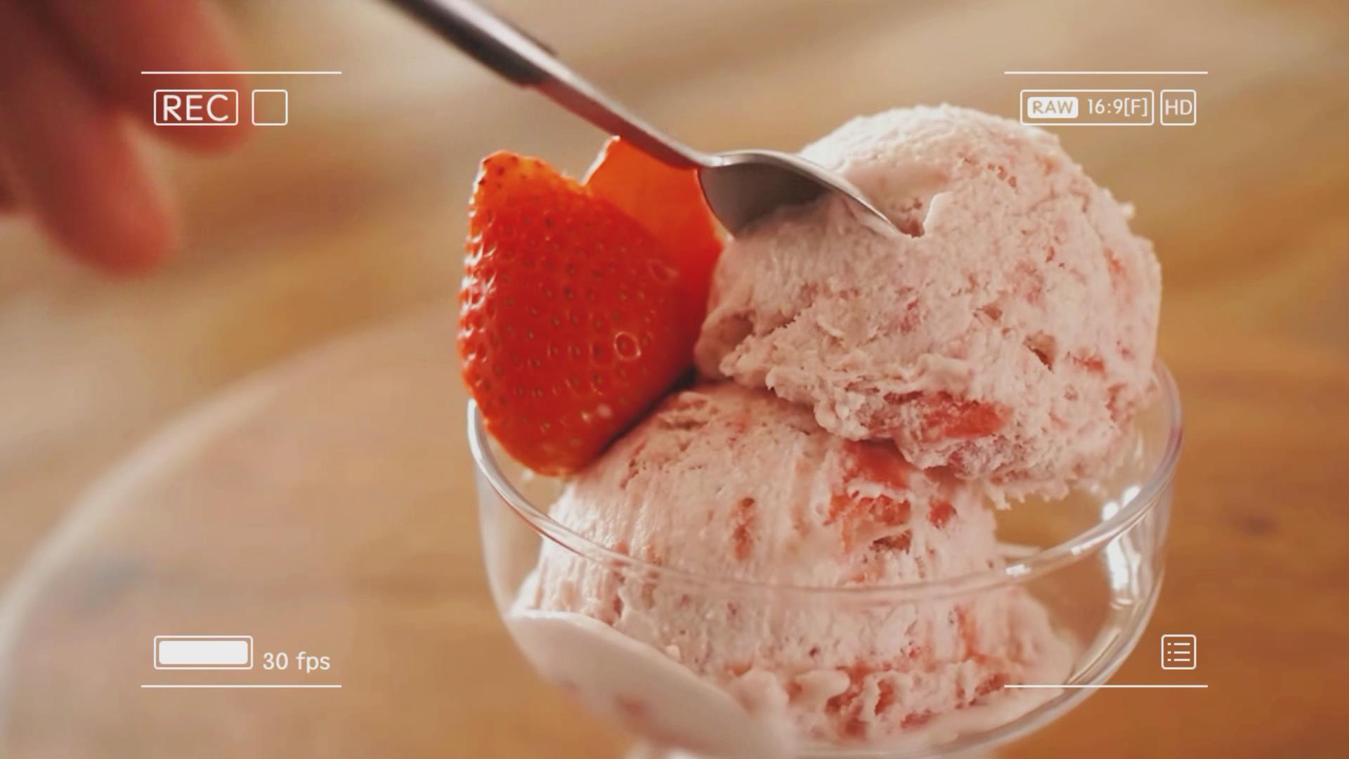 草莓冰淇淋,清甜无添加,营养美味,好吃到停不下来