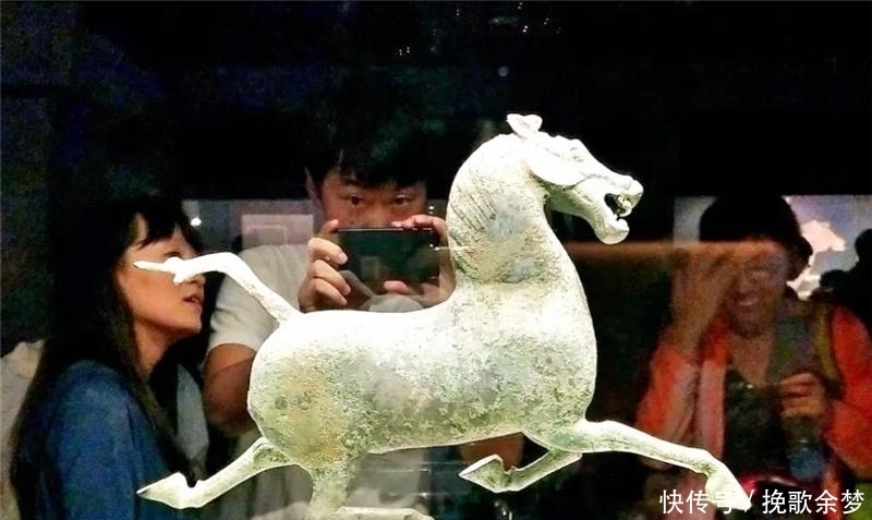 正面|国宝“马踏飞燕”隐藏了啥,为何很少拍正面照?专家:谁敢拍它?