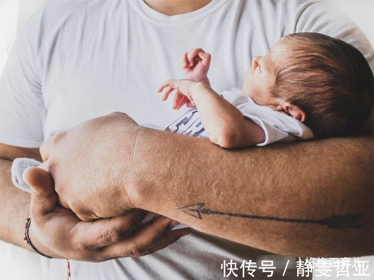 小宝宝|新生儿采用什么样睡姿,对宝宝最好,为什么呢?