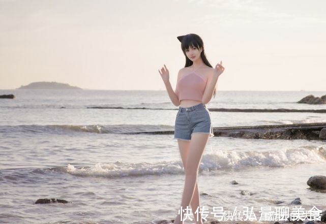 工藤静香|毛利兰现身现实世界,大长腿抢镜,身材神还原,头上的角能扎死人