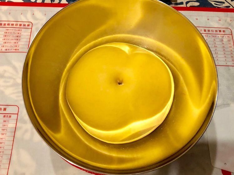 不用一滴水就做出来的南瓜吐司，金黄喧软，柔软好吃