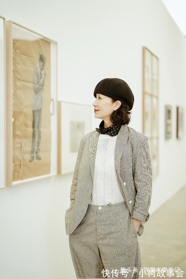 轻奢风 女人过了40岁尽量不要穿T恤配阔腿裤,学三木妈妈这样穿,真气质