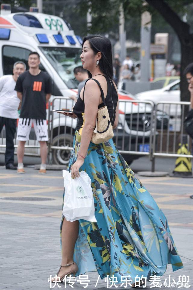 高跟鞋|夏季选择雪纺面料裙子，透气清凉，搭配细高跟衬托优雅