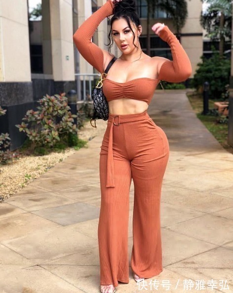 性感|她是132斤的大码模特,妖艳身材,让无数男人拜倒在她的包臀裙下