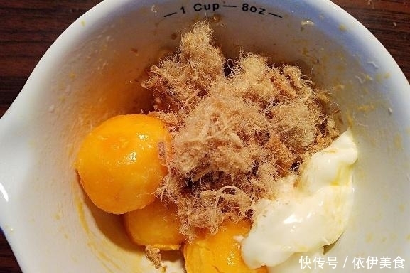 青团|肉松蛋黄青团外面买太贵,教你简单又好吃的做法,味道一点都不差