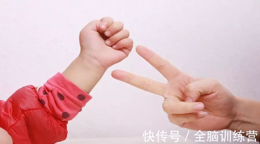 手指|7个常玩的手指游戏,促进宝宝大脑发育!