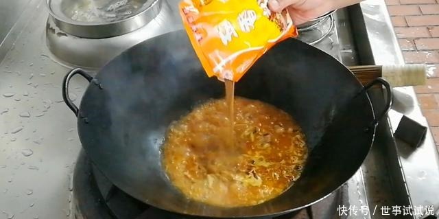 大厨将羊肉加这个一起烧,简单易学,香辣开胃,好吃停不住嘴!