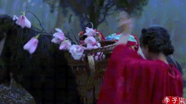 衣服|如果说李子柒的生活对我们不切实际，那她穿的衣服我们倒能学学