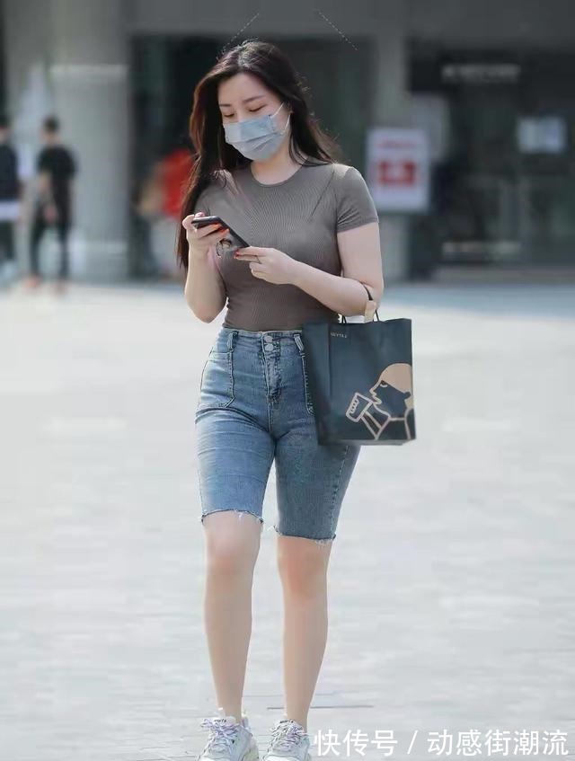 优雅 夏季这样搭牛仔裤,简约清凉时尚,尽显优雅高贵气质!