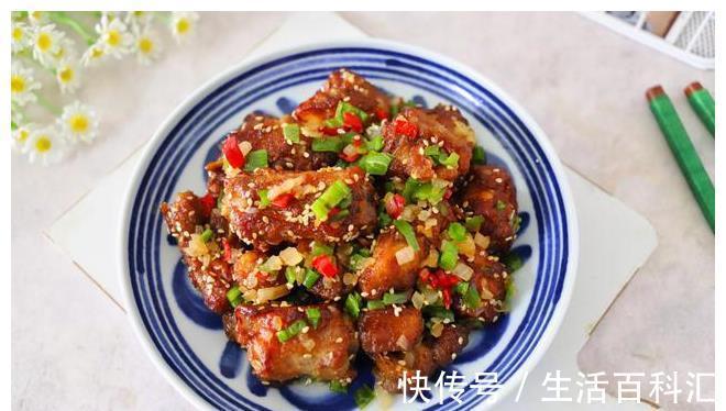 鲜香|入伏后孩子最馋排骨这做法,鲜香入味不油腻,炸后加料一拌,真香