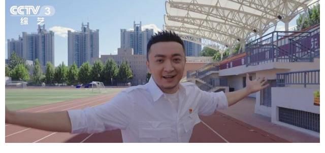 晚会|尼格买提：用奔赴之心来报国，喜提国庆晚会上唯一一个央视主持人