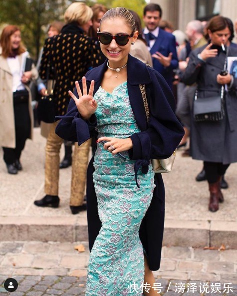 w向最会穿的配色高手学搭配!用这3种方法,秋天就能美到开挂!