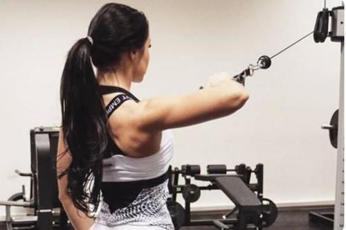 小姐姐|24岁的健身达人,拥有完美身材,自律的人或更容易获得成功