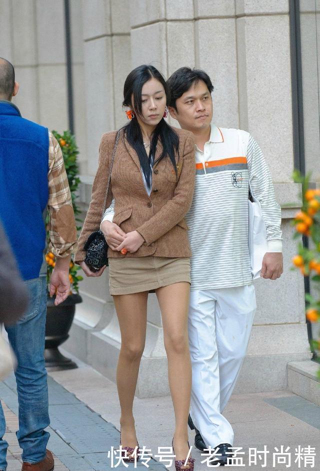 逛街|街拍:与男朋友逛街怎么穿? 街头美女的另类造型, 轻松玩转“夏装冬穿”