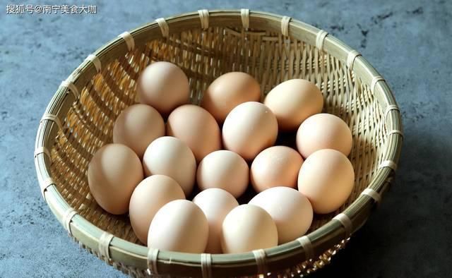  鸡蛋|煮鸡蛋时，在锅里滴入几滴“它”，鸡蛋煮出来鲜嫩可口，很好剥皮