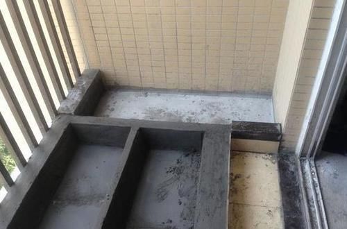 鱼池|在阳台上砌个鱼池,成本只花200元,亲戚朋友们都眼红了