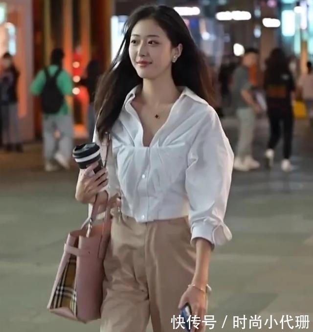 衬衣 复古款白衬衣,搭配束脚工装裤,时尚又休闲的搭配