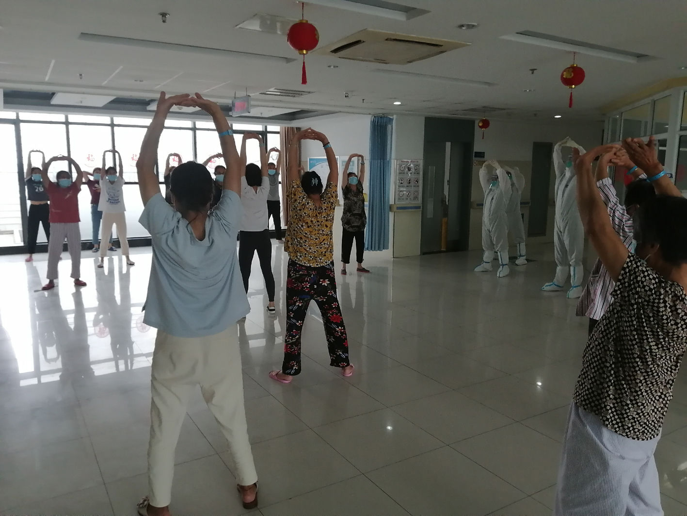 中西医结合|中西医结合 他们演绎温情“治愈系”