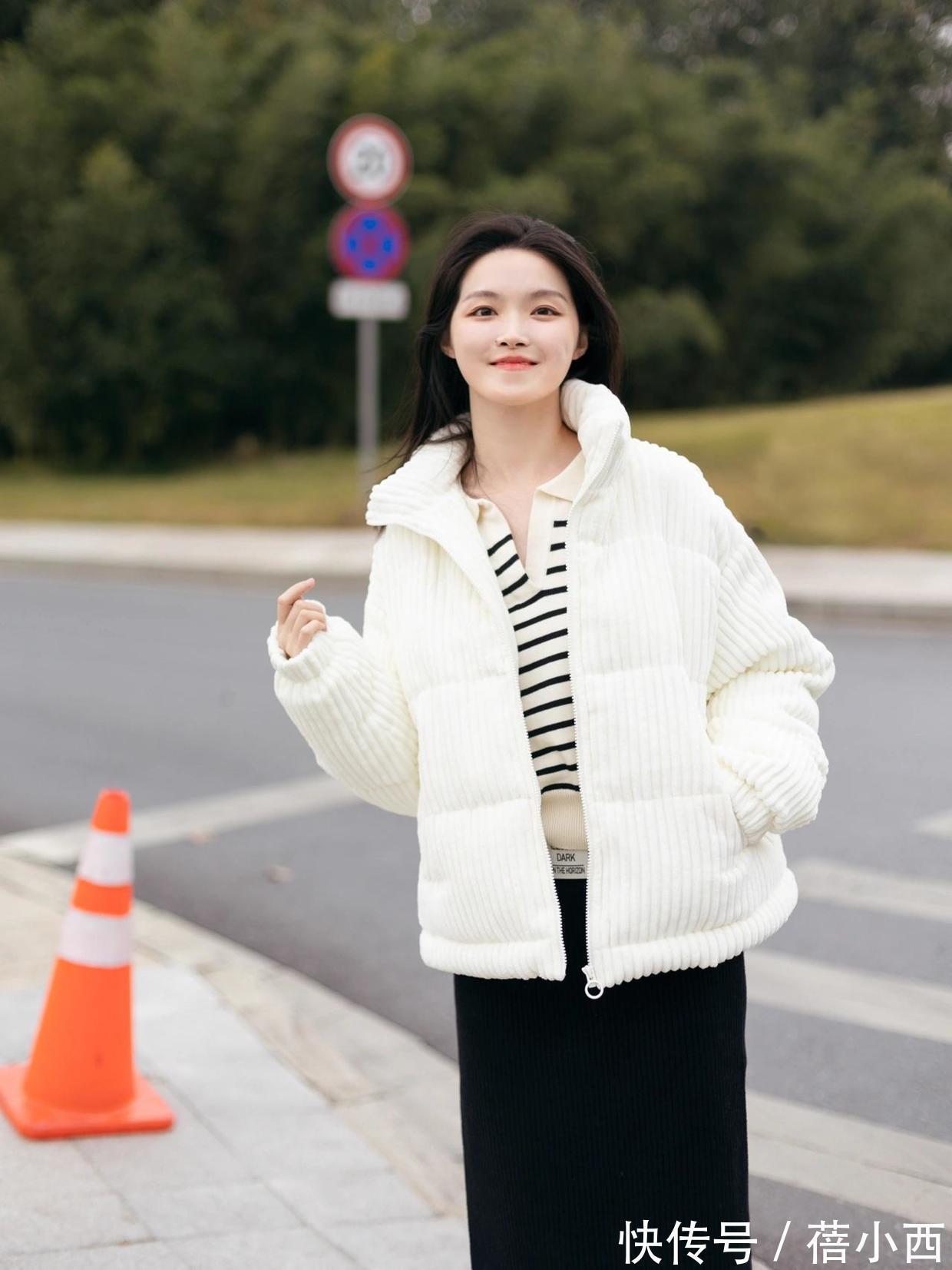 小姐姐|真正的保暖穿搭在这里,长款、短款羽绒服,配半身裙、裤子都很美