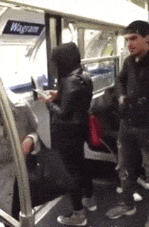 |搞笑GIF:厉害了,这样撩妹才叫帅!