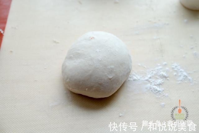 葱花饼大人孩子都爱吃,层次分明,凉了也不硬,酥脆掉渣真过瘾!