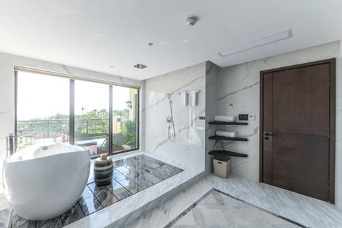 中年|三亚极奢华客房：面积1600多平方米，每晚房费近8万元