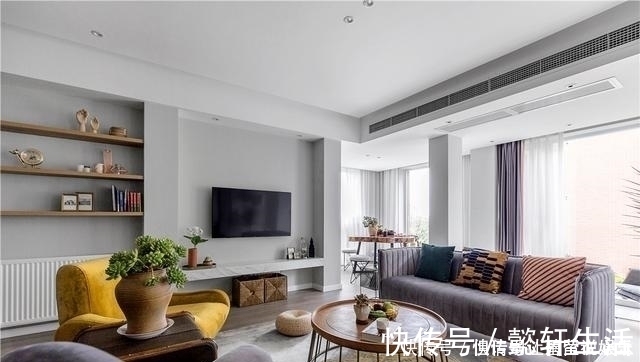 简约|她家150㎡轻奢风，玄关就露着不俗的品味，客厅是她最钟爱的地方